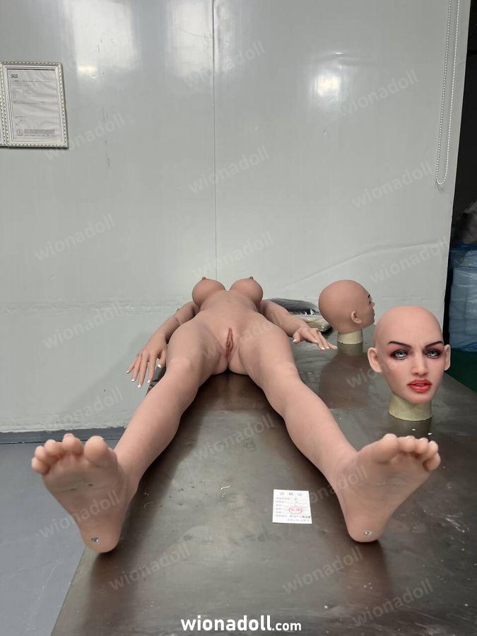 doll-and-man-sex-cTp84m5
